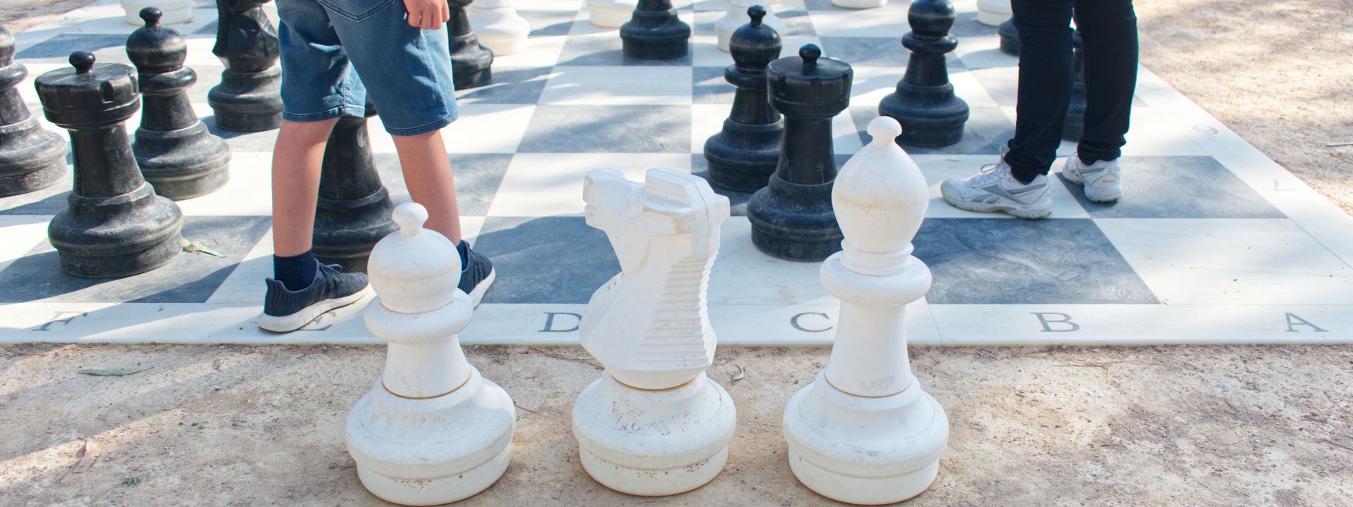 Φωτογραφία από το επιδαπέδιο σκάκι του Πάρκου Σταύρος Νιάρχος