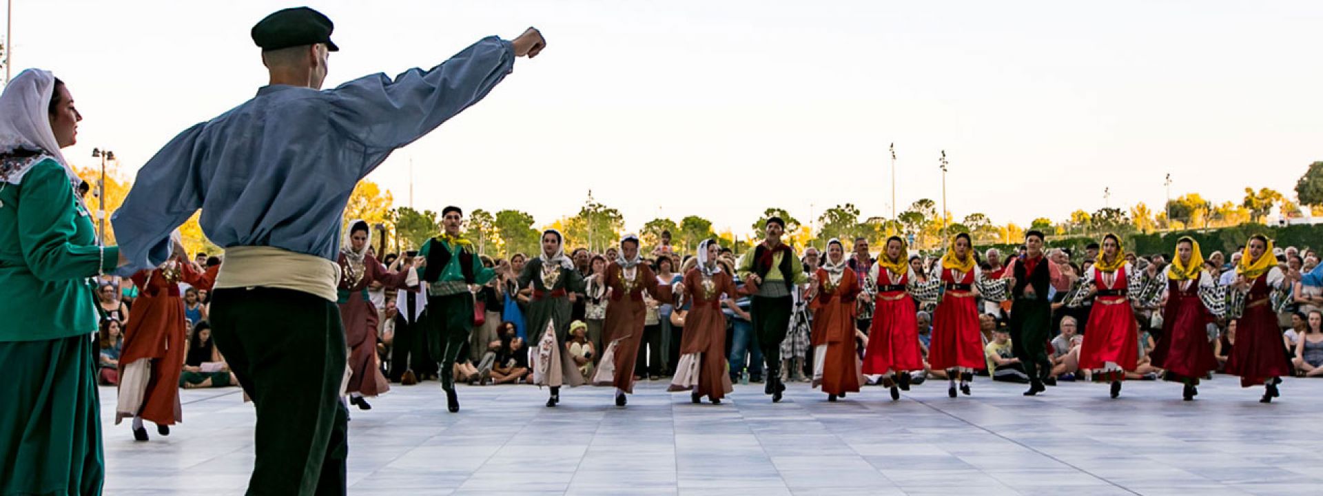 Φωτογραφία από χορευτές του Λυκείου Ελληνίδων στο ΚΠΙΣΝ