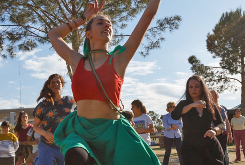 Φωτογραφία από μάθημα Αφροβραζιλιάνικου χορού στο Πάρκο Σταύρος Νιάρχος