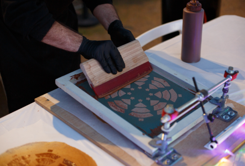 Christmas happening featuring tind: Chocolate-flavored screen printing! - Εικόνα