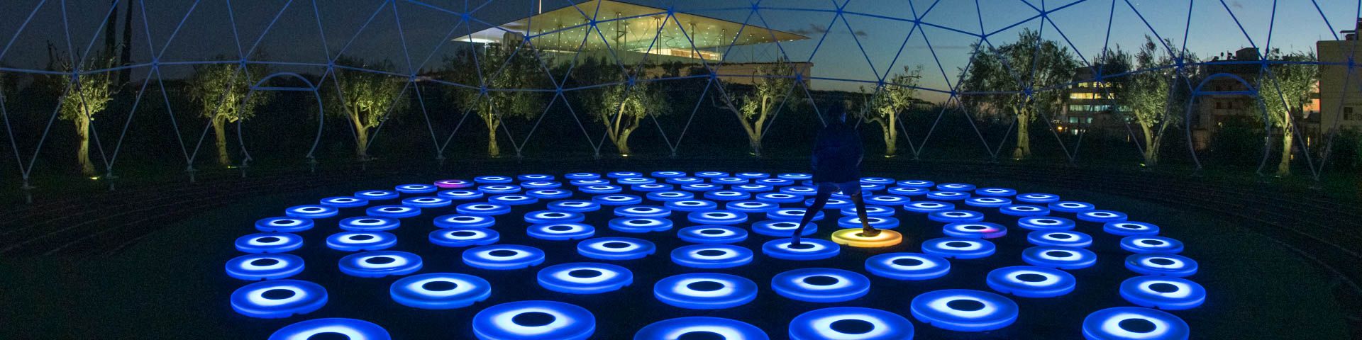 Photo of the light installation The Pool at the Stavros Niarchos Park