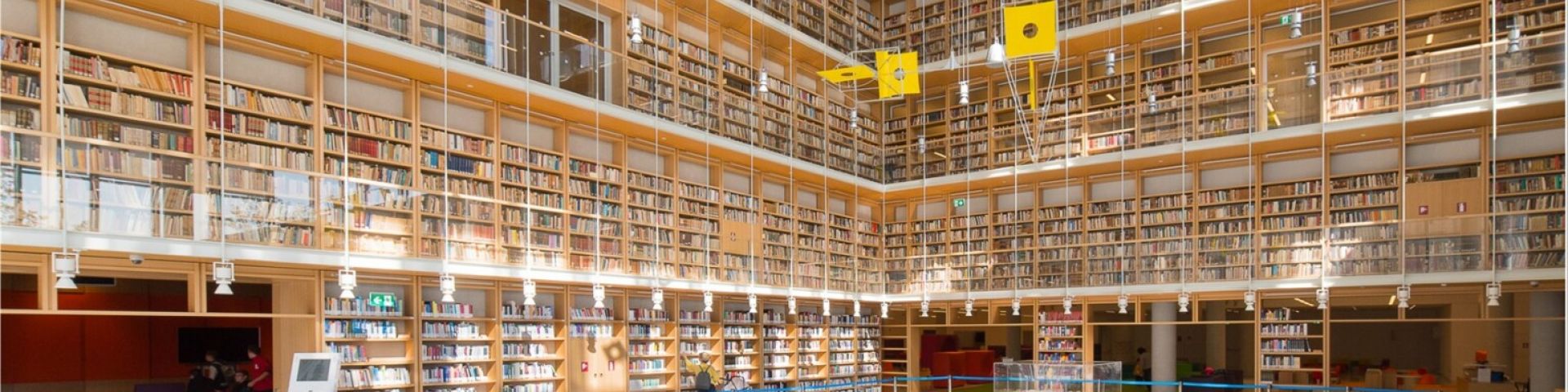 Συγκέντρωση βιβλίων από το Υπουργείο Παιδείας, Θρησκευμάτων και Αθλητισμού και την Εθνική Βιβλιοθήκη της Ελλάδος για το βιβλιοπωλείο των αστέγων - Εικόνα