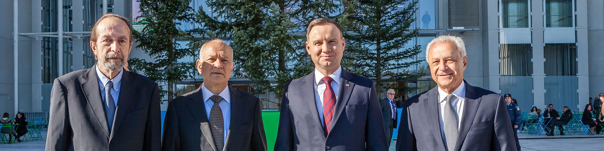Στιγμιότυπα από την επίσκεψη του Προέδρου της Πολωνίας Andrzej Duda και του Υπουργού Οικονομίας και Ανάπτυξης Δημήτρη Παπαδημητρίου στο ΚΠΙΣΝ - Εικόνα